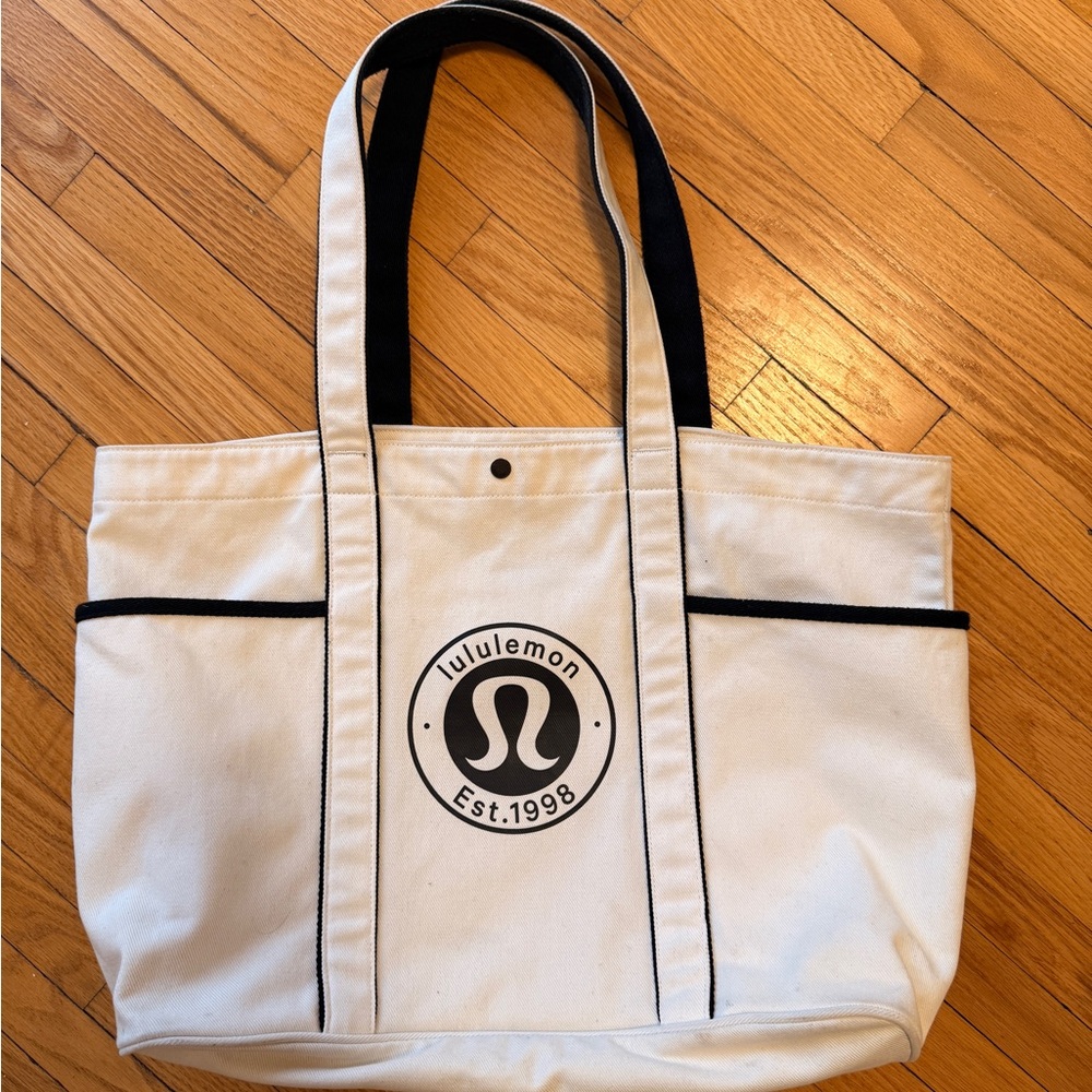 Lululemon Daily Multi-Pocket Cream Canvas Tote with Black Trim 20L